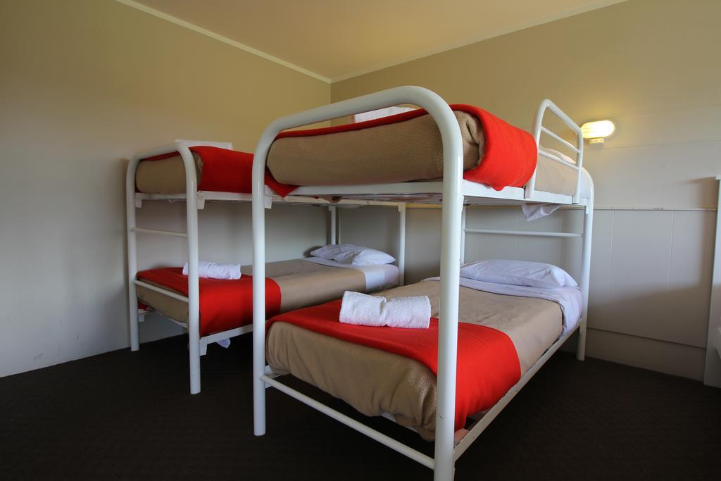 אדמינבי Snowy Mountains Resort And Function Centre חדר תמונה