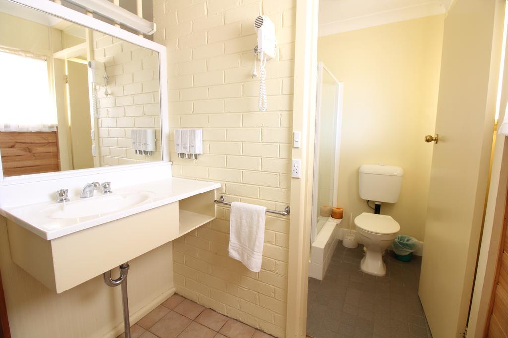 אדמינבי Snowy Mountains Resort And Function Centre חדר תמונה