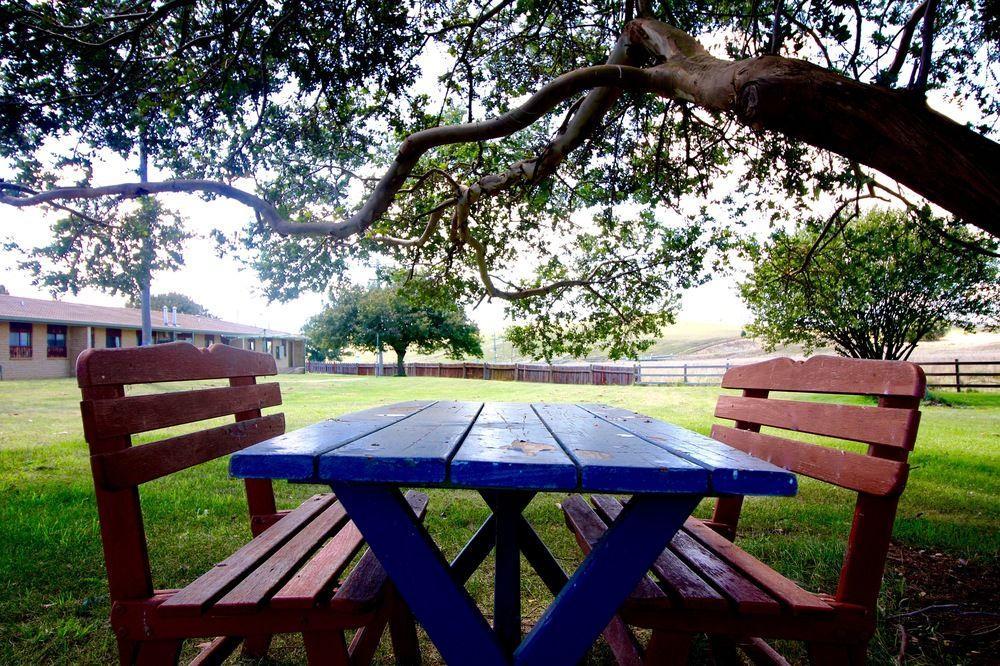 אדמינבי Snowy Mountains Resort And Function Centre מראה חיצוני תמונה