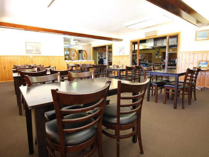 אדמינבי Snowy Mountains Resort And Function Centre מראה חיצוני תמונה