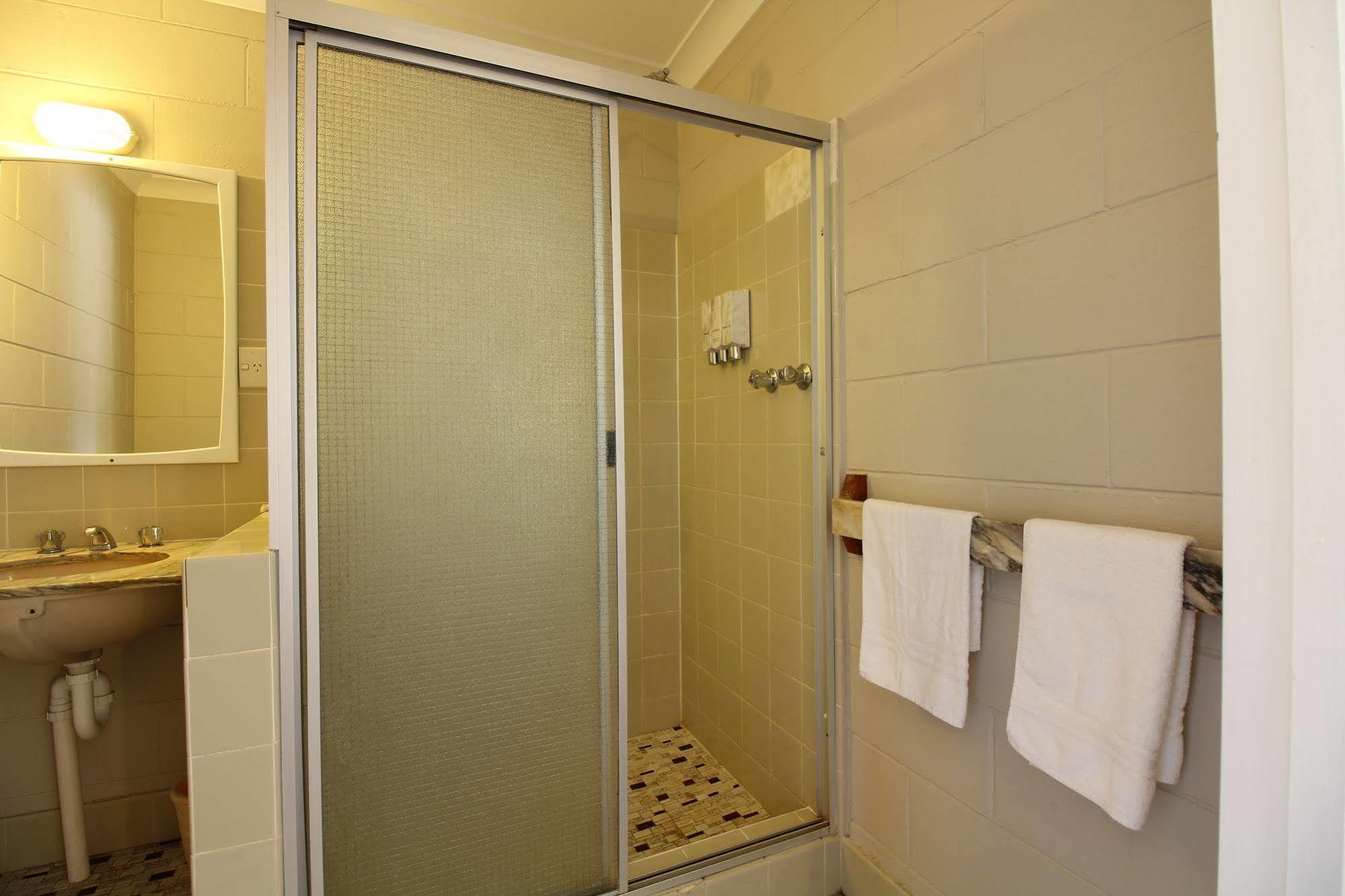 אדמינבי Snowy Mountains Resort And Function Centre מראה חיצוני תמונה