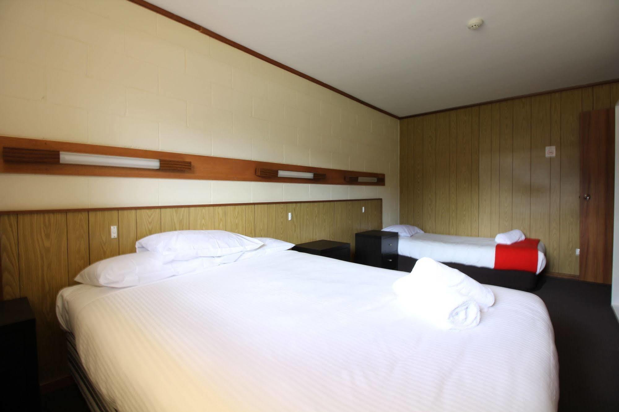 אדמינבי Snowy Mountains Resort And Function Centre מראה חיצוני תמונה