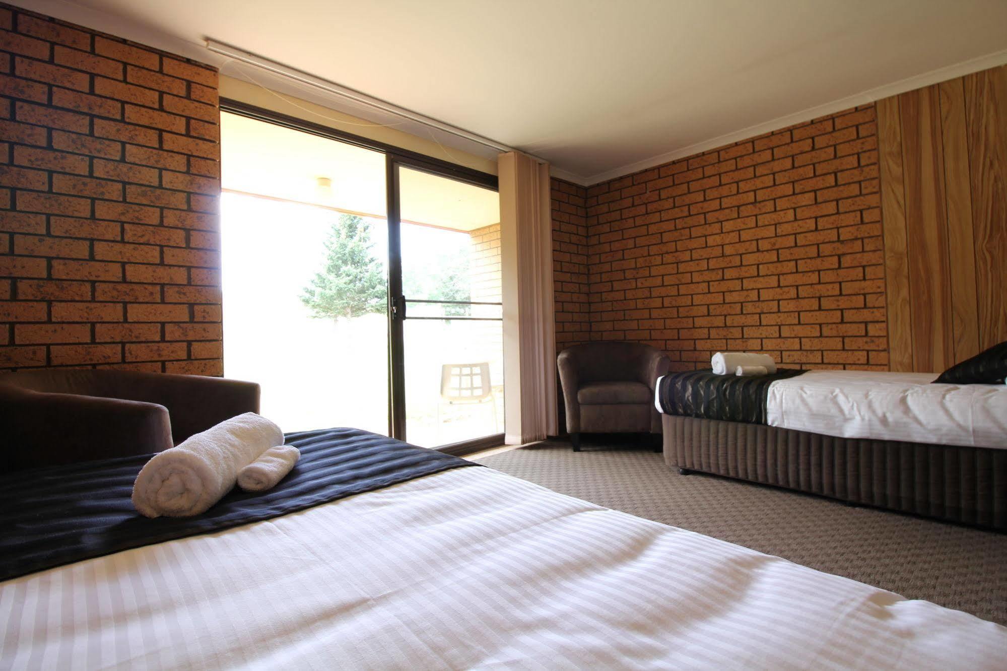 אדמינבי Snowy Mountains Resort And Function Centre מראה חיצוני תמונה