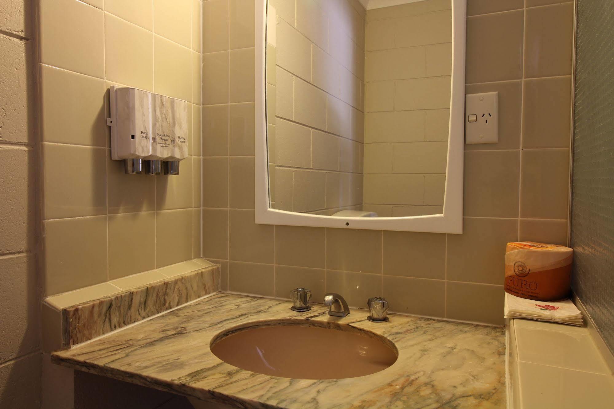 אדמינבי Snowy Mountains Resort And Function Centre מראה חיצוני תמונה