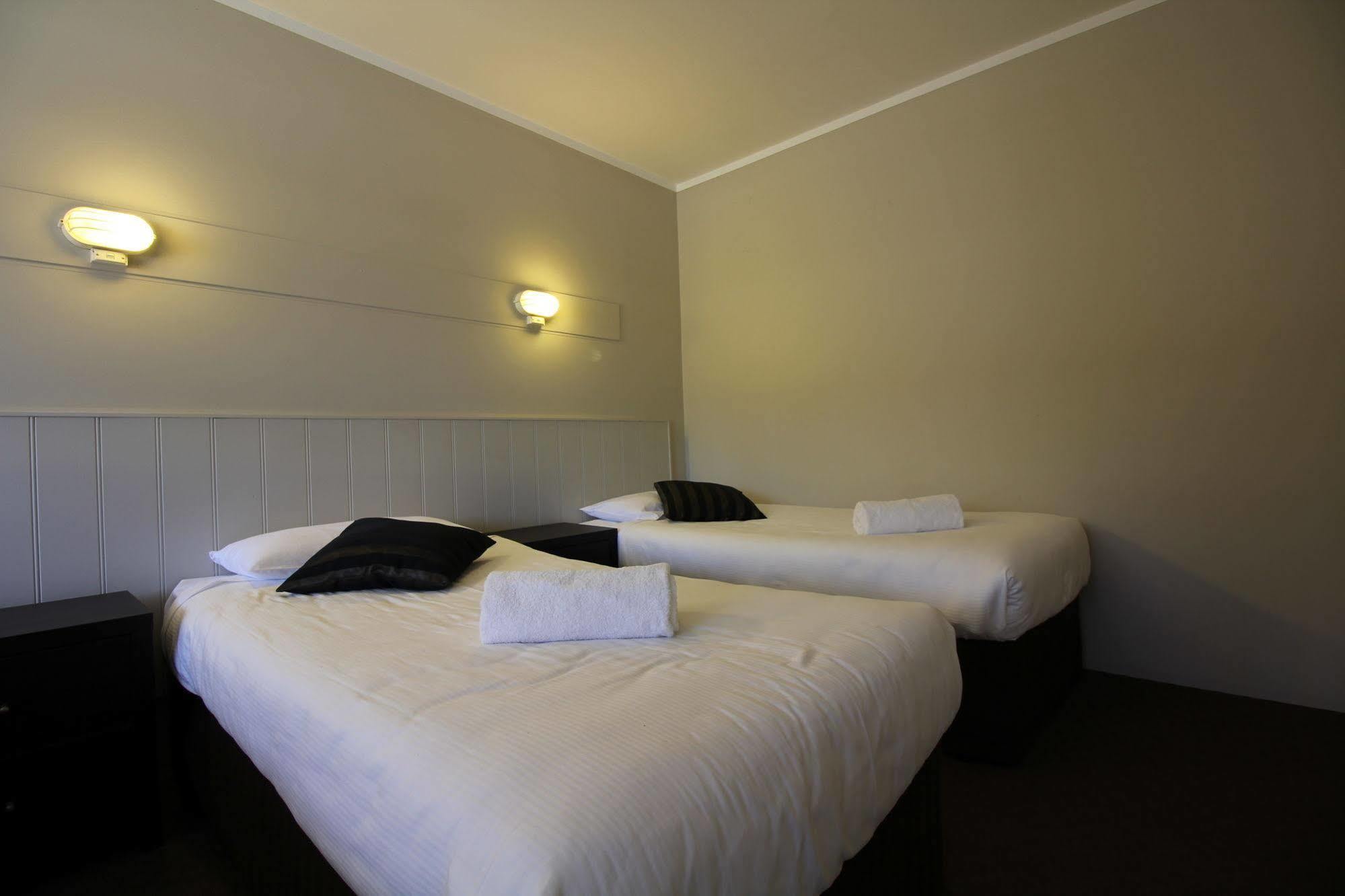 אדמינבי Snowy Mountains Resort And Function Centre מראה חיצוני תמונה