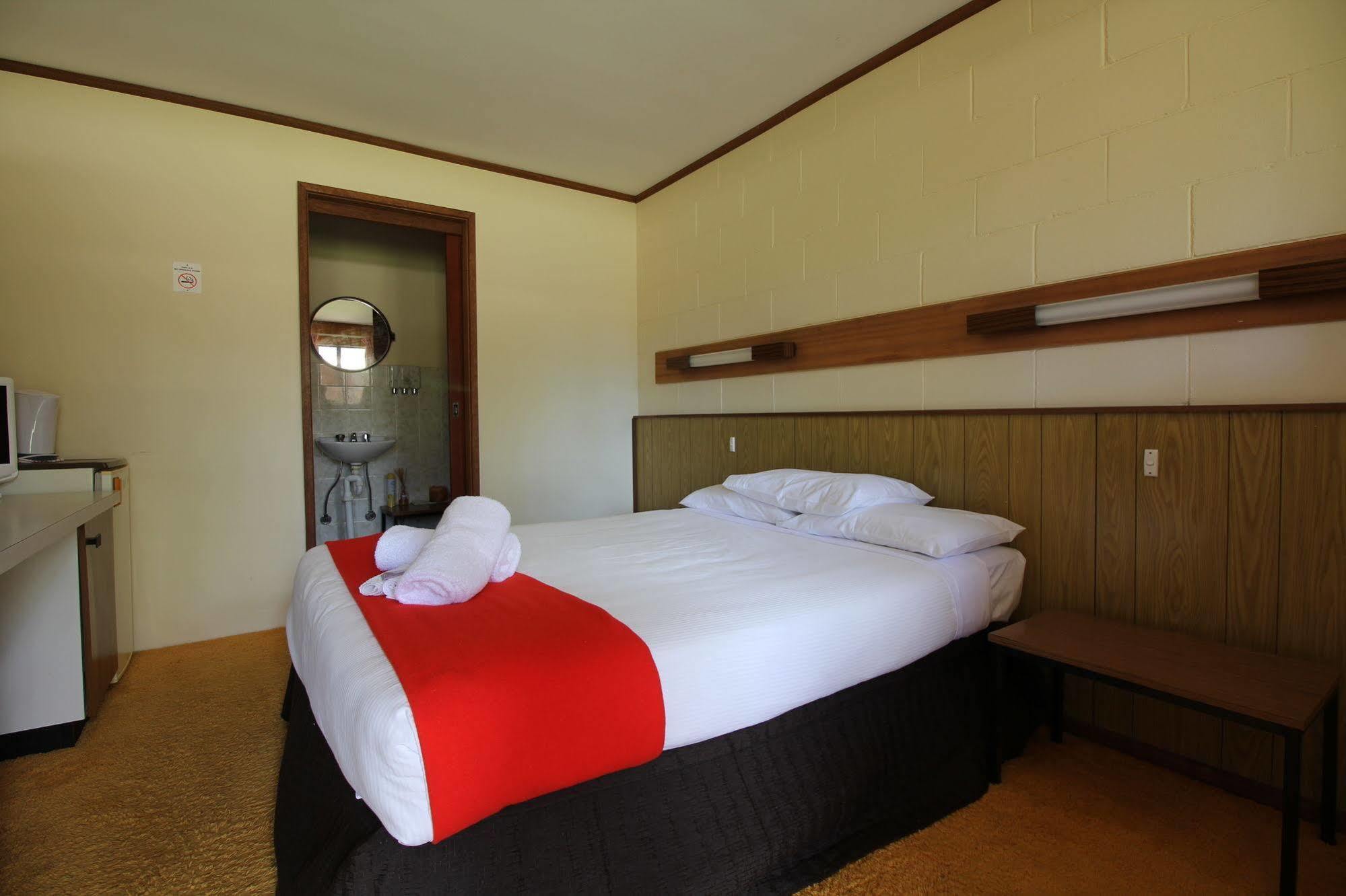 אדמינבי Snowy Mountains Resort And Function Centre מראה חיצוני תמונה